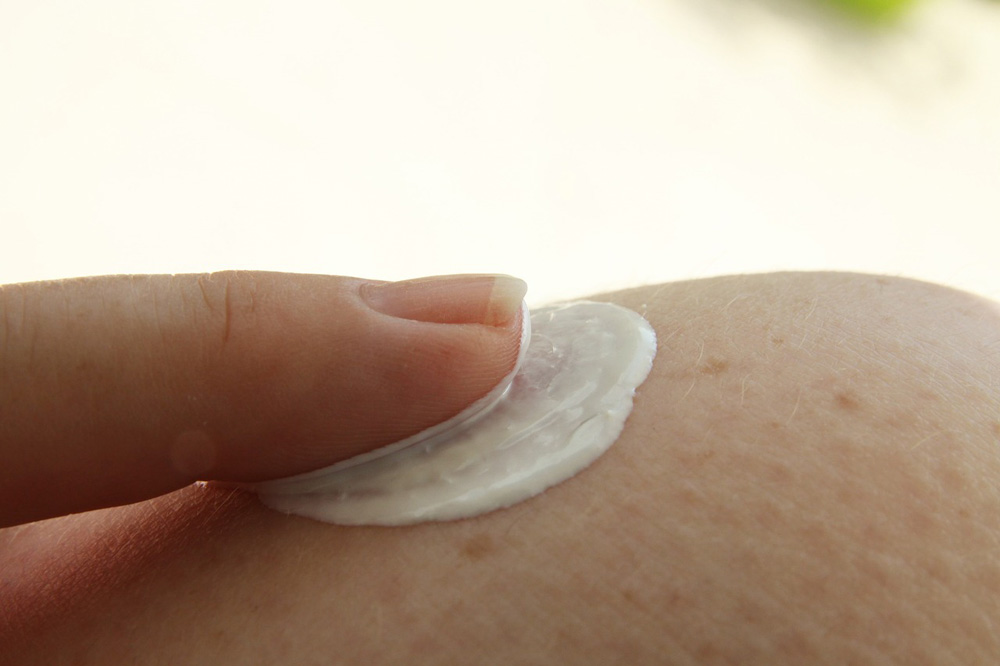 It is important to perform a patch test on your skin.